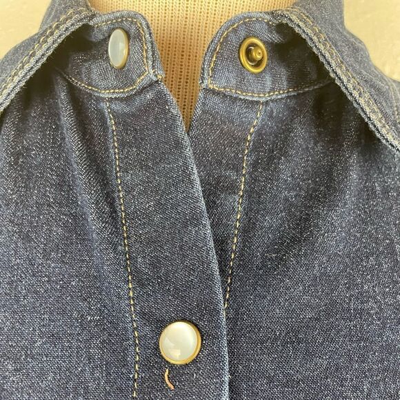 Liz Claiborne LizSport Denim Button Down Shirt Size S EUC - Picture 3 of 6